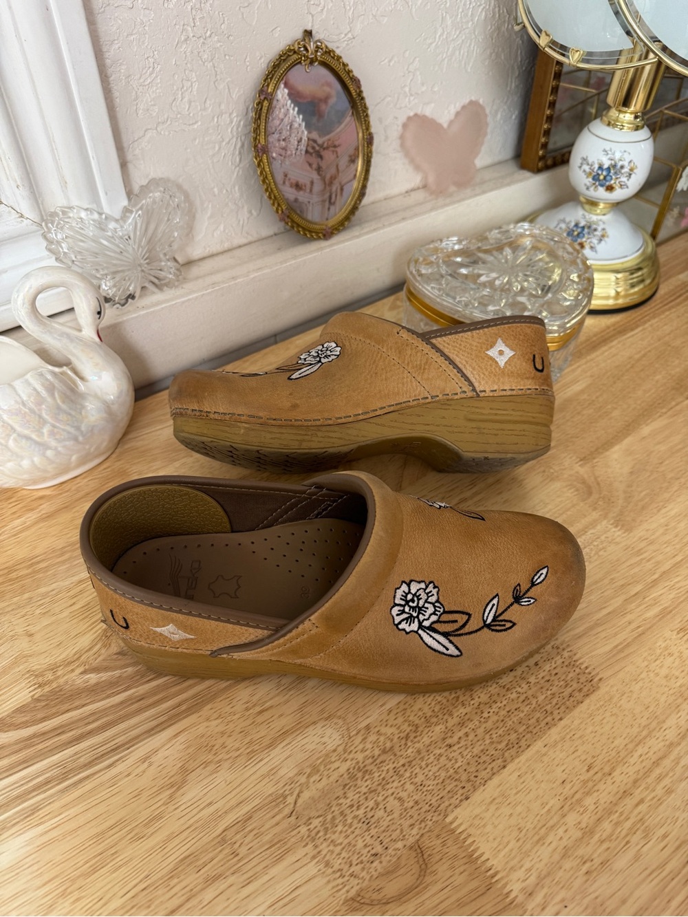 Dansko Floral Embroidered Brown Leather Clogs Size EU39-US8.5-9 Cottagecore Y2K - Picture 3 of 16